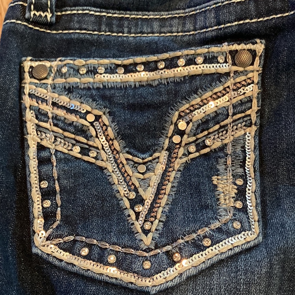 Vigors embellished capri. S4 L21 - Picture 3 of 8